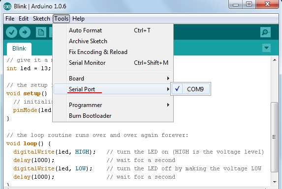 Arduino IDE beállítása 2. 1. Csatlakoztassuk az Arduino kártyát a számítógéphez! 2. A Tools menü Serial Port menüpontjában válasszuk ki a kártyához tartozó virtuális soros portot!