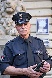 Németország rendőrsége: Az Állami Rendőrség Németország fő bűnüldöző szerve. Minden rendőri egység a belügyminiszter alárendeltségébe tartozik.