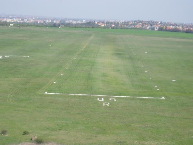 Futópálya (RWY runway) Küszöb (THR threshold) : ált.