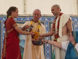 Krisna-tudatú Hívök Közössége hinduizmushoz tartozik szent könyvei a védikus irodalom Krisna az Istenség Legfelsőbb Személyisége húsevés tilalma,