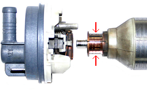 13 A szivattyúhibák jelentős részét a motor kommutátorának "elfogyása" okozza, képünk egy durva kopást mutat.