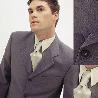 Hivatali öltözet - férfiaknál Öltöny, világostól a sötétebb (de, nem fekete) színárnyalatig; eltérő színű zakó és nadrág.