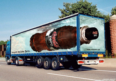 Egyesek azzal kritizlnak, hogy a Coca-Cola hibzott a marketingjével. Msok szerint a cég direkt csinlta az egészet.