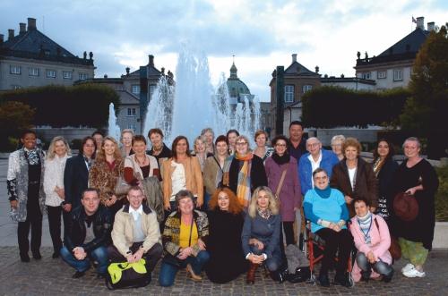 Összefoglaló a 2011. évi tevékenységéről 10. Peter Norton, Yvonne Norton, Marja Kruithof (Lupus Europe) Csoportkép Betegfórum Budapesten, az OEP székházának előadótermében 2011. október 1.