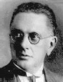 Kövesligethy Radó (1862 1934), akárcsak Tangl Károly, Eötvöst gravitációs méréseiben segítette, majd a Mathematikai és Physikai Társulat fizikus titkáraként szerkesztette több, mint húsz éven át a