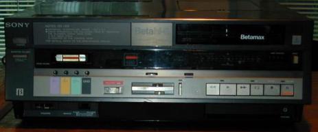 De a vásárlók a VHS magnókat támogatták olcsósága, és aránylag gazdag filmkínálata miatt. 1988-ra a Sony megszűntette a Betamax gyártását.