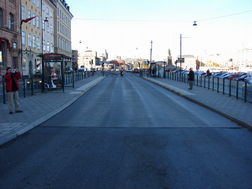 [1] Csemete utca A 2-es villamos mindkét irányú Honvéd utca elnevezésű megállóhelye a Csemete utca keleti oldalán fog megépülni, míg a jelenlegi Csemete utca megállóhely a jelenlegi helyén maradna.