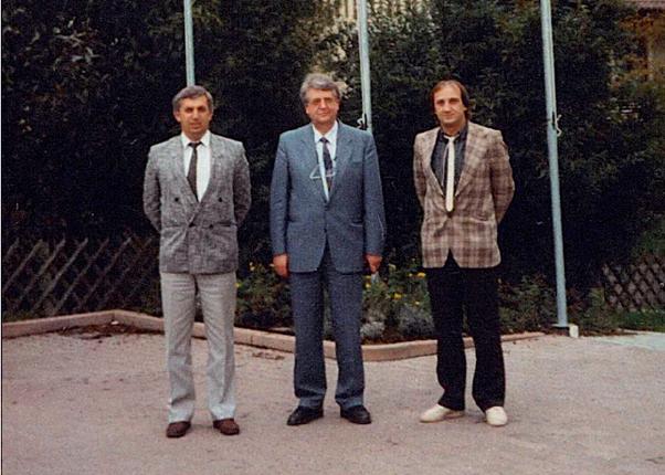 A kezdetek 1983 Első