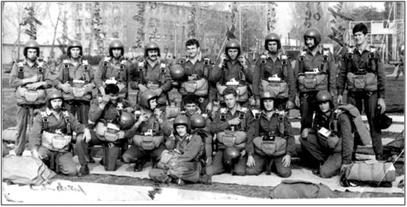 4. számú kép Ejtőernyős katonák az 50 70-es évekből.
