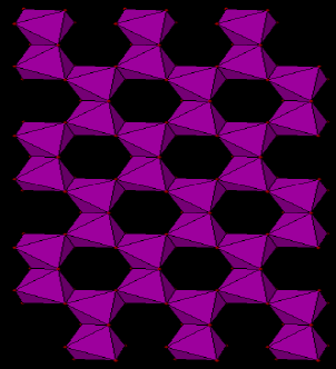 2d sin θ = nλ ahol θ a szóródás szöge, λ a röntgensugárzás hullámhossza, n a mérési gyakorlatban általában 1.