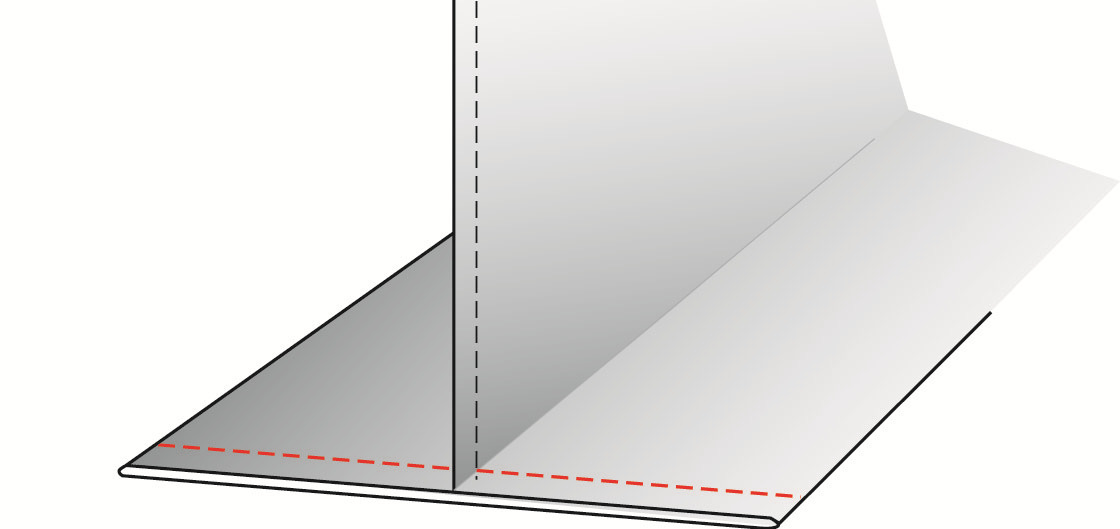 Tűzd le a felső szélt kb 3 mm szélességben. A három másik szélt vasald be 1 cm szélességben.