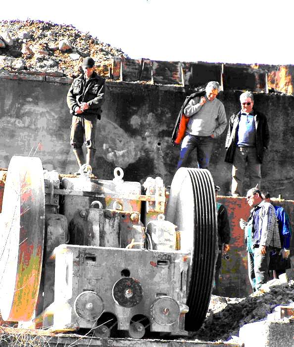 A bányaüzem dolgozói az épülı cementgyár alépítményeihez gyártanak zúzottkı termékeket, továbbá folytatódik a bányaüzemben az elavult, régi technológiai berendezések bontása.
