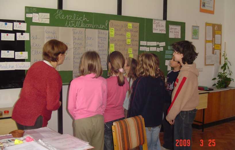 Czina Sándor Tagintézmény Városi farsang 2009 Március 4-én a Petıfi Mővelıdési Központ színháztermében iskolánk tanulói sokféle mősorral adtak egymásnak randevút a farsang alkalmából.