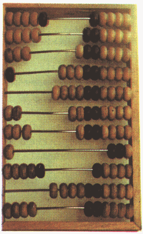 SZÁMOLÁSI SEGÉDESZKÖZÖK ABAKUSZ Az abakusz legegyszerűbb változatában mindegyik rúdon tíz golyó található, értelemszerűen minden golyó 1-et ér.