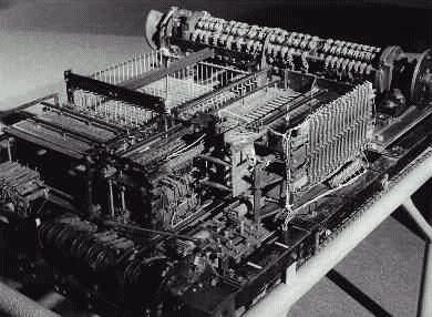 AZ ELEKTROMOSSÁG KORA ZUSE GÉPEI Az első teljesen működőképes, szabadon programozható, programvezérlésű számítógépet, a Z3-at Zuse 1941-ben fejezte be.