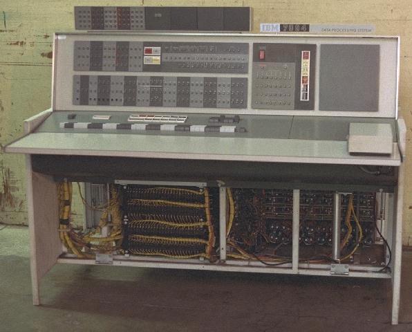 MÁSODIK GENERÁCIÓS SZÁMÍTÓGÉPEK 1959-1965 A TRANZISZTOR A tranzisztorokkal ugyanis kisebb, gyorsabb és megbízhatóbb logikai áramköröket lehetett készíteni, mint az elektroncsövekkel.