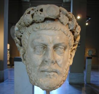 Tetrarchia (292-től) Nyugaton: Maximilianus + Constantius caesar Keleten: Diocletianus + Galerius caesar (központ: Nikomedeia (ma: Izmit) 305-306: Constantius császársága, végrendeletében