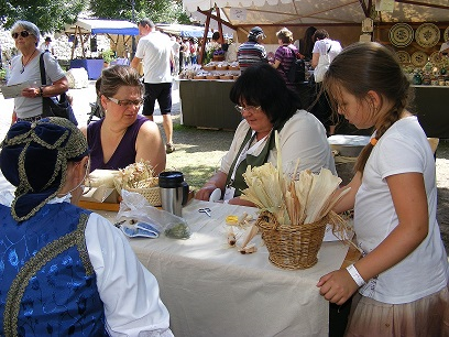 Magyar Csipkekészítők Egyesülete OIDFA Nemzetközi Varrott és Vert Csipke Szövetség... Matyó Népművészeti Egyesület Matyóföldi Folklórfesztivál... Szegedi Hungarikum Fesztivál... Mesterségek Ünnepe.