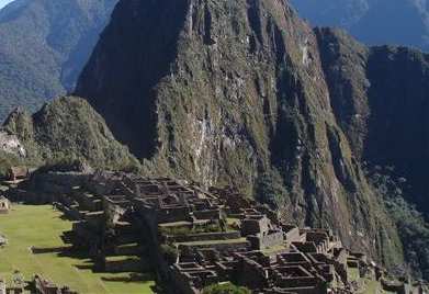 Inkák útjai Peruban a Machu Picchut ma is az inkák által épített úton lehet elérni, kővel kirakott gyalogutak