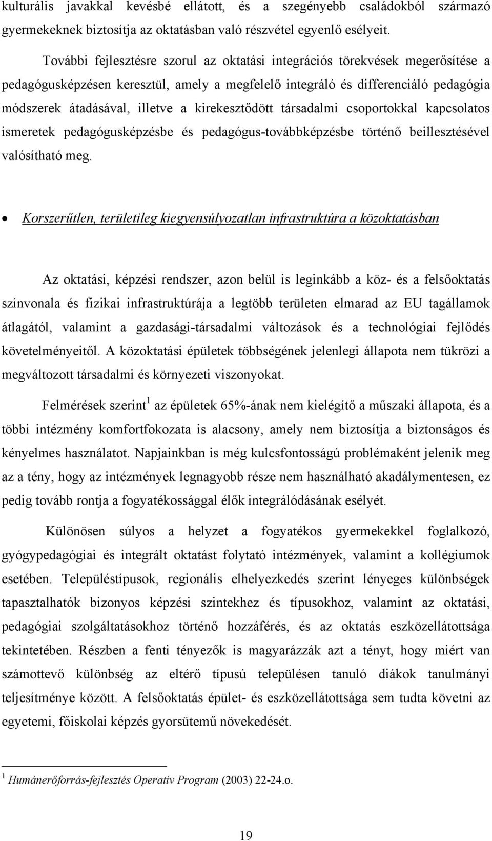 kirekesztődött társadalmi csoportokkal kapcsolatos ismeretek pedagógusképzésbe és pedagógus-továbbképzésbe történő beillesztésével valósítható meg.