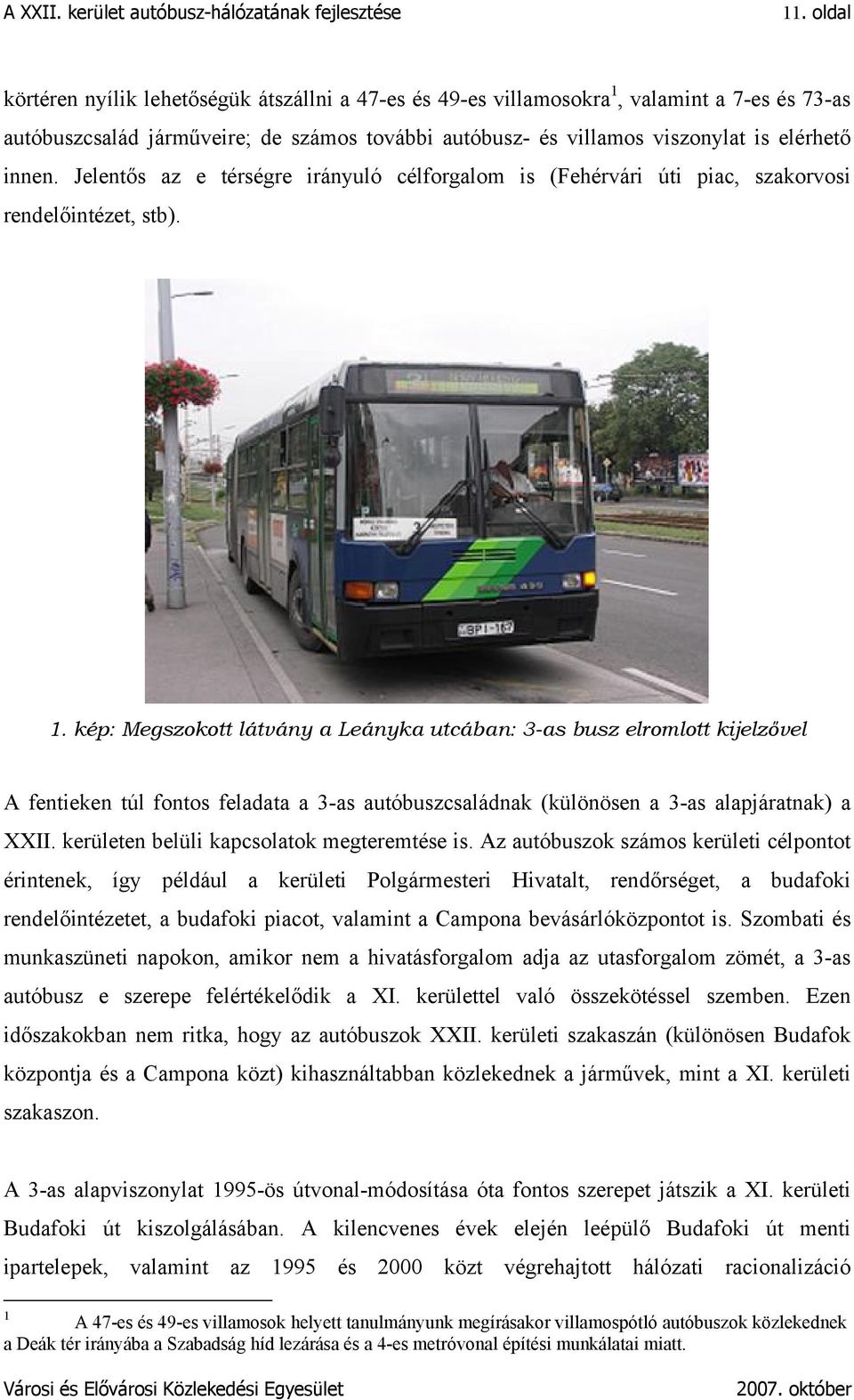 kép: Megszokott látvány a Leányka utcában: 3-as busz elromlott kijelzővel A fentieken túl fontos feladata a 3-as autóbuszcsaládnak (különösen a 3-as alapjáratnak) a XXII.