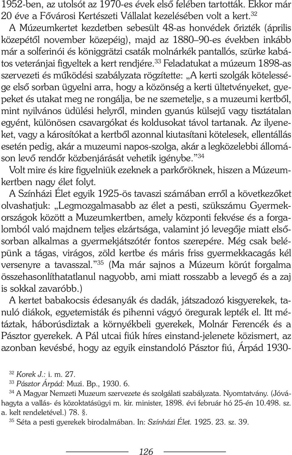 kabátos veteránjai figyeltek a kert rendjére.