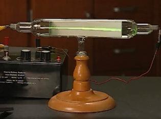 pozitív elektromos töltés negatív elektromos töltés Joseph J.