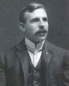 Röntgen felfedezése után Az atommag Antoine Henri Becquerel (1852 1908) Radioaktív sugárzás felfedezése, Nobel-díj: 1903 külső tér nélkül Ernest Rutherford (1871