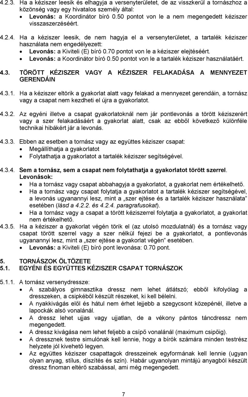 2.4. Ha a kéziszer leesik, de nem hagyja el a versenyterületet, a tartalék kéziszer használata nem engedélyezett: Levonás: a Kiviteli (E) bíró 0.70 pontot von le a kéziszer elejtéséért.