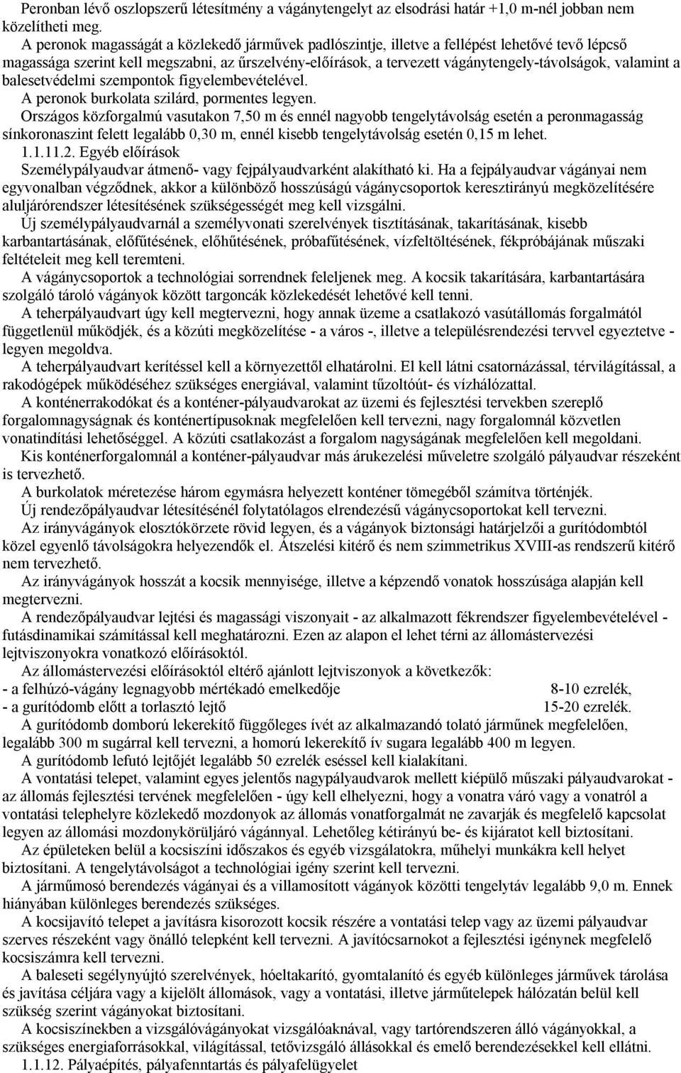 valamint a balesetvédelmi szempontok figyelembevételével. A peronok burkolata szilárd, pormentes legyen.