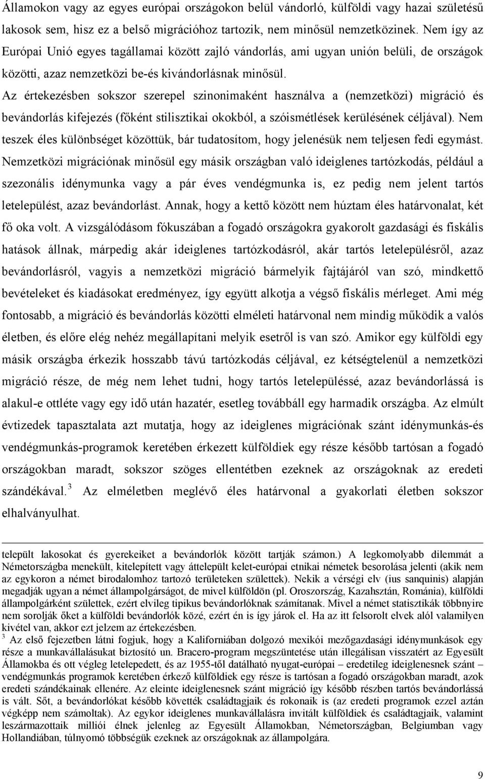 Az értekezésben sokszor szerepel szinonimaként használva a (nemzetközi) migráció és bevándorlás kifejezés (főként stilisztikai okokból, a szóismétlések kerülésének céljával).