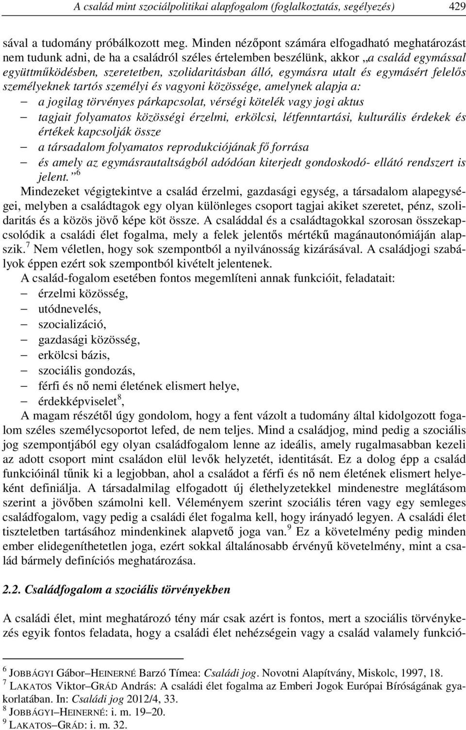 egymásra utalt és egymásért felelős személyeknek tartós személyi és vagyoni közössége, amelynek alapja a: a jogilag törvényes párkapcsolat, vérségi kötelék vagy jogi aktus tagjait folyamatos