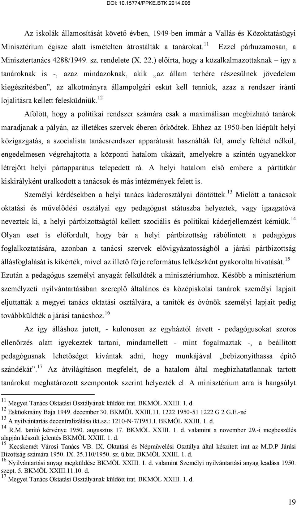 ) előírta, hogy a közalkalmazottaknak így a tanároknak is -, azaz mindazoknak, akik az állam terhére részesülnek jövedelem kiegészítésben, az alkotmányra állampolgári esküt kell tenniük, azaz a