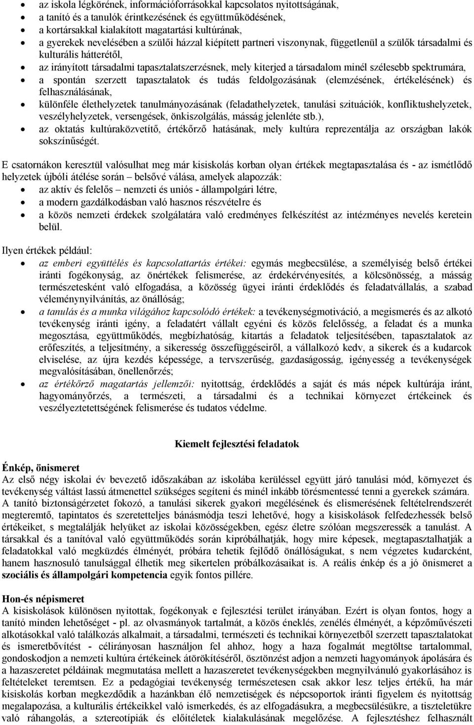 szélesebb spektrumára, a spontán szerzett tapasztalatok és tudás feldolgozásának (elemzésének, értékelésének) és felhasználásának, különféle élethelyzetek tanulmányozásának (feladathelyzetek,