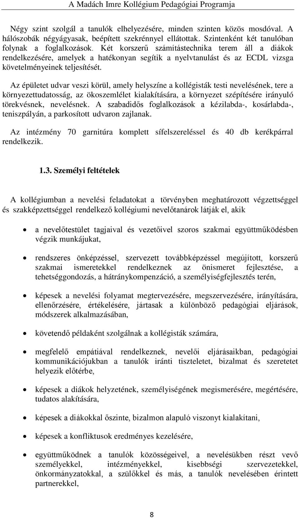 Az épületet udvar veszi körül, amely helyszíne a kollégisták testi nevelésének, tere a környezettudatosság, az ökoszemlélet kialakítására, a környezet szépítésére irányuló törekvésnek, nevelésnek.