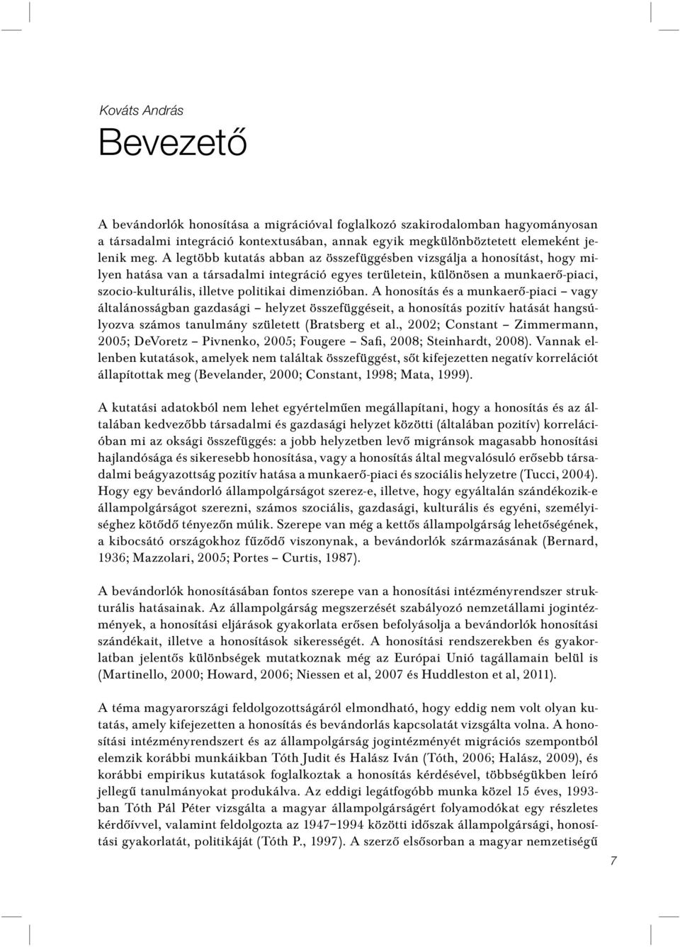 dimenzióban. A honosítás és a munkaerô-piaci vagy általánosságban gazdasági helyzet összefüggéseit, a honosítás pozitív hatását hangsúlyozva számos tanulmány született (Bratsberg et al.