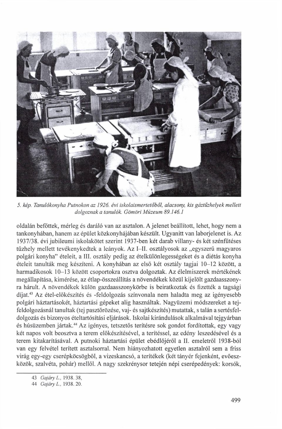 évi j u b i l e u m i iskolakötet szerint 1937-ben két darab villany- és két szénfűtéses tűzhely mellett t e v é k e n y k e d t e k a leányok. A z I II.