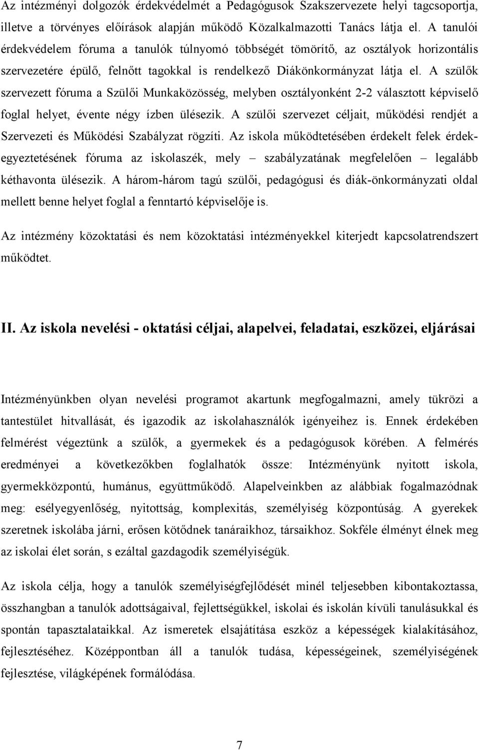 A szülők szervezett fóruma a Szülői Munkaközösség, melyben osztályonként 2-2 választott képviselő foglal helyet, évente négy ízben ülésezik.