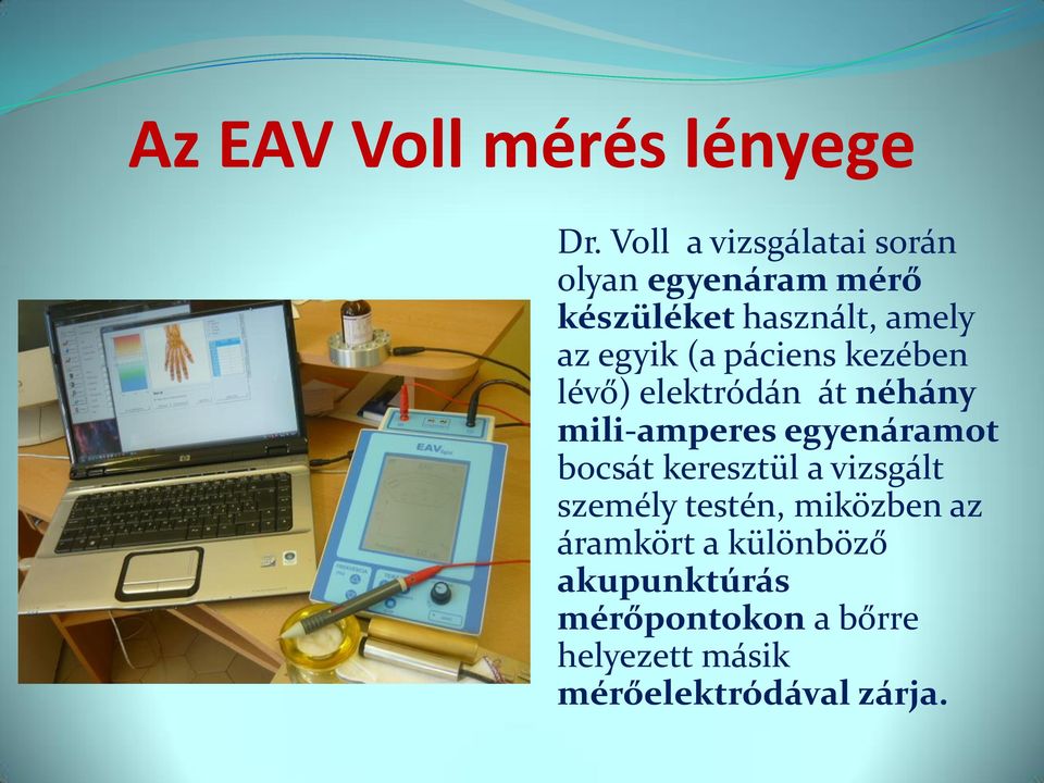 (a páciens kezében lévő) elektródán át néhány mili-amperes egyenáramot bocsát