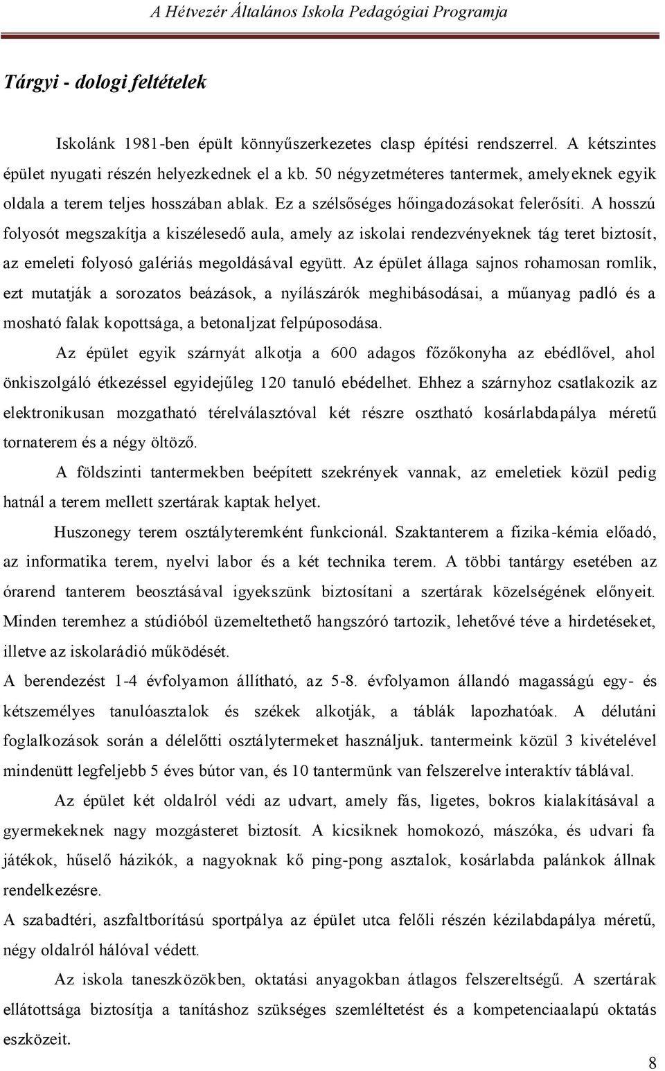 A hosszú folyosót megszakítja a kiszélesedő aula, amely az iskolai rendezvényeknek tág teret biztosít, az emeleti folyosó galériás megoldásával együtt.