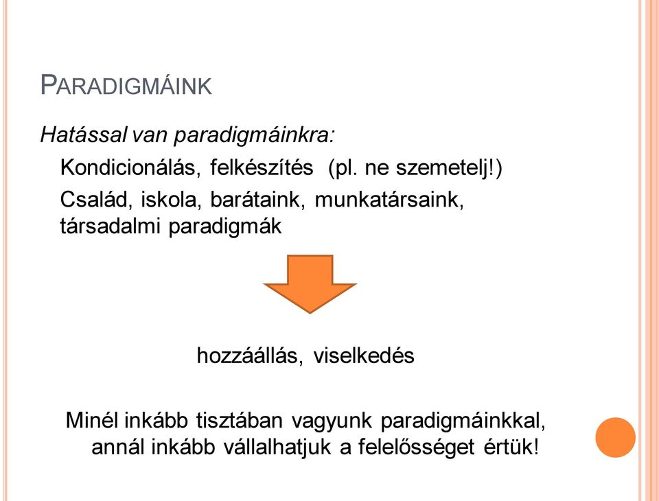 ) Család, iskola, barátaink, munkatársaink, társadalmi paradigmák