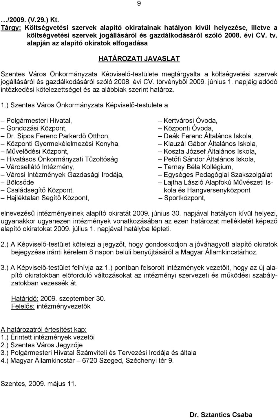 törvényből 2009. június 1. napjáig adódó intézkedési kötelezettséget és az alábbiak szerint határoz. 1.) Szentes Város Önkormányzata Képviselő-testülete a Polgármesteri Hivatal, Kertvárosi Óvoda, Gondozási Központ, Központi Óvoda, Dr.