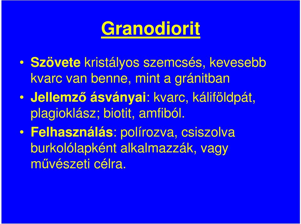 káliföldpát, plagioklász; biotit, amfiból.