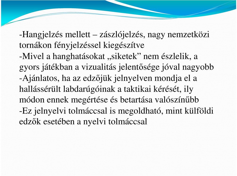 ha az edzőjük jelnyelven mondja el a hallássérült labdarúgóinak a taktikai kérését, ily módon ennek