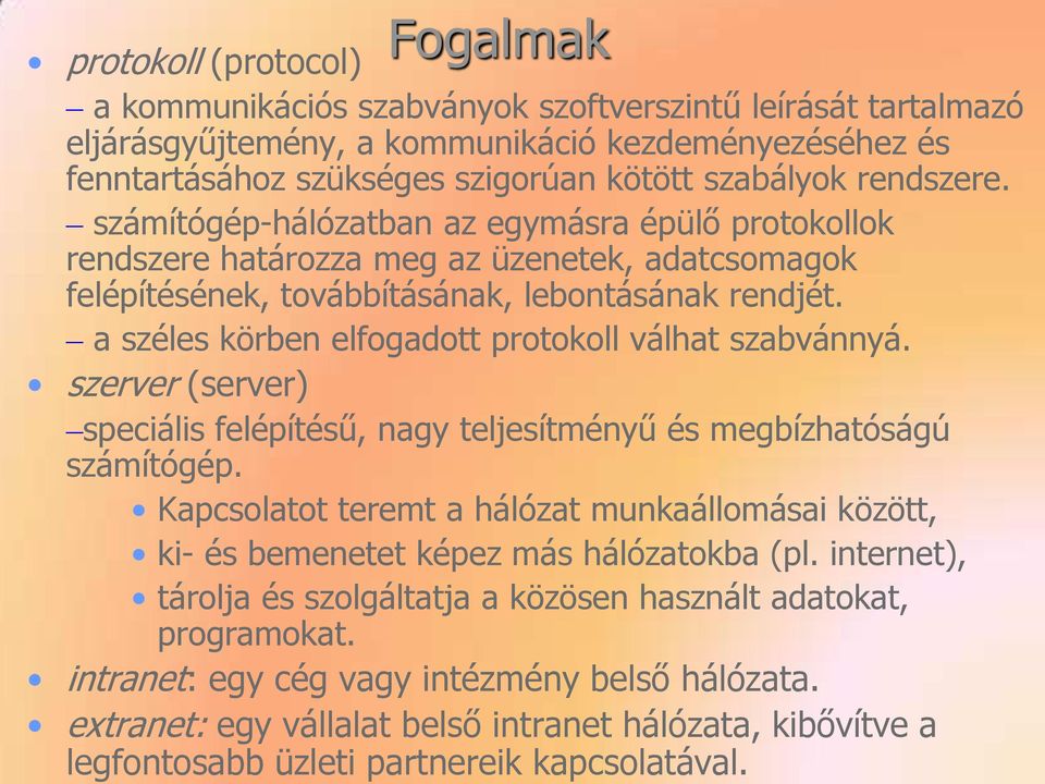 a széles körben elfogadott protokoll válhat szabvánnyá. szerver (server) speciális felépítésű, nagy teljesítményű és megbízhatóságú számítógép.