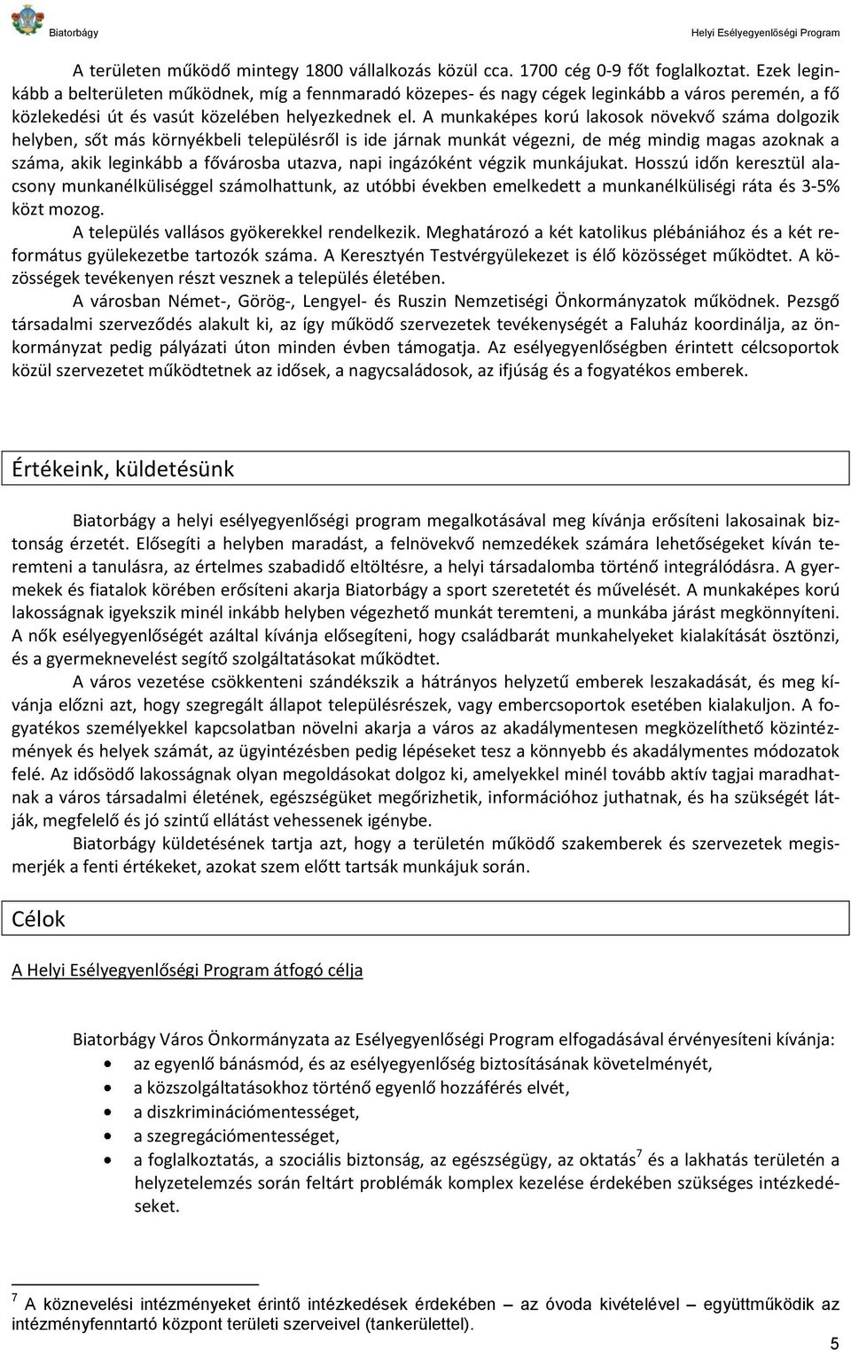 A munkaképes korú lakosok növekvő száma dolgozik helyben, sőt más környékbeli településről is ide járnak munkát végezni, de még mindig magas azoknak a száma, akik leginkább a fővárosba utazva, napi