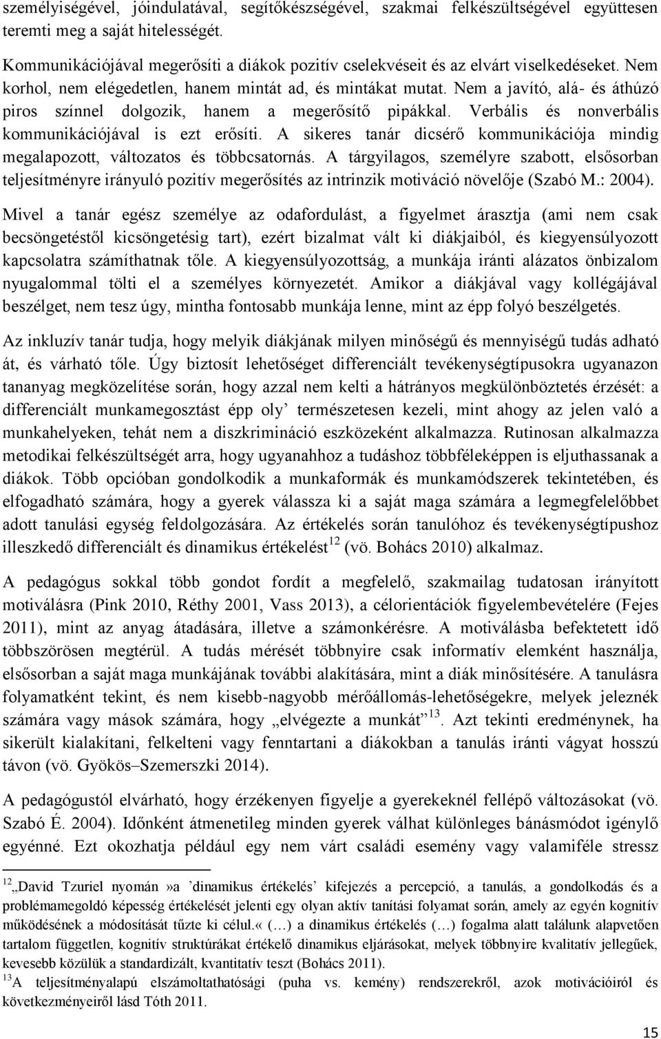 Nem a javító, alá- és áthúzó piros színnel dolgozik, hanem a megerősítő pipákkal. Verbális és nonverbális kommunikációjával is ezt erősíti.