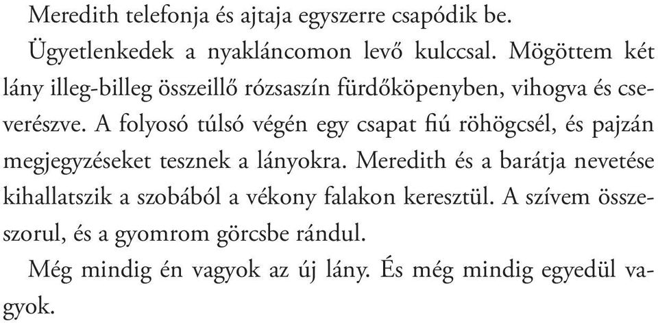 A folyosó túlsó végén egy csapat fiú röhögcsél, és pajzán megjegyzéseket tesznek a lányokra.