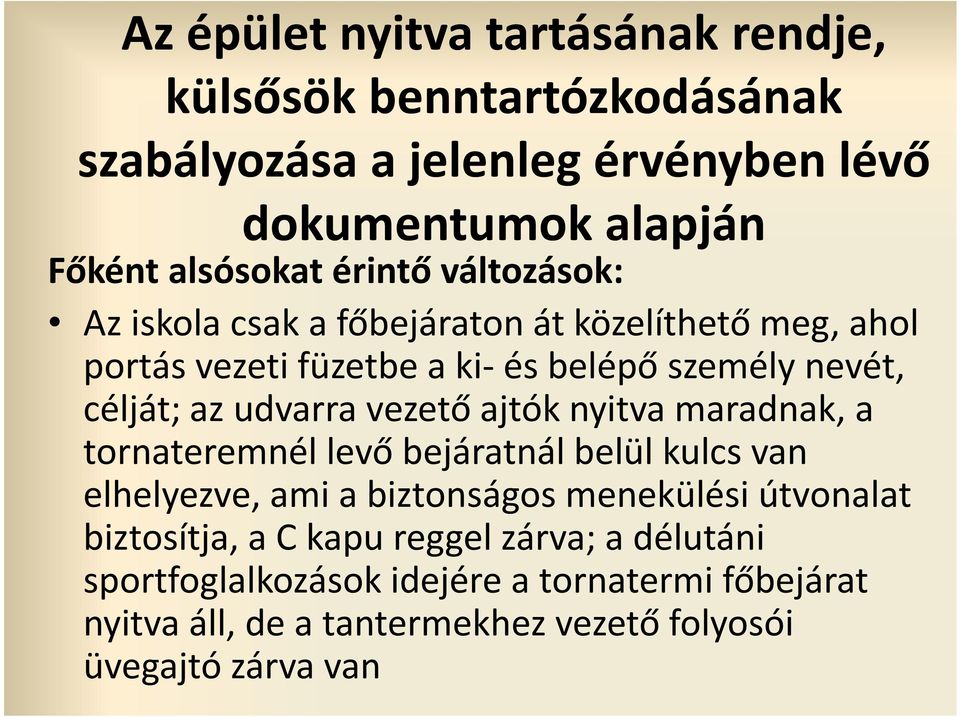 vezető ajtók nyitva maradnak, a tornateremnél levő bejáratnál belül kulcs van elhelyezve, ami a biztonságos menekülési útvonalat biztosítja, a