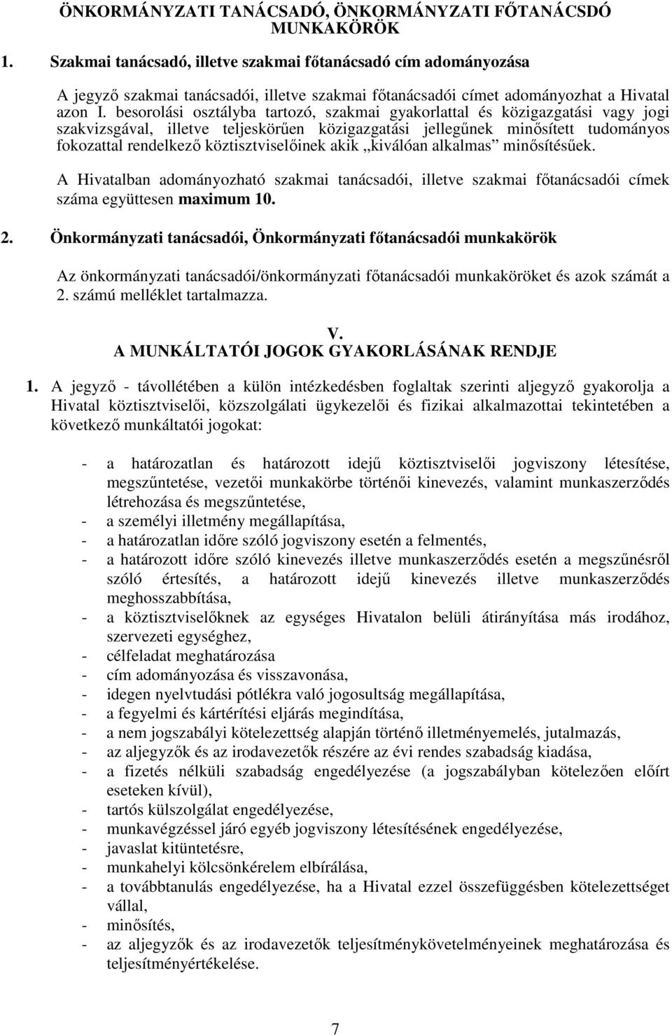 besorolási osztályba tartozó, szakmai gyakorlattal és közigazgatási vagy jogi szakvizsgával, illetve teljeskörűen közigazgatási jellegűnek minősített tudományos fokozattal rendelkező